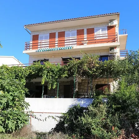 Apartamento With A Parking Space Kastel Stari, - 16344