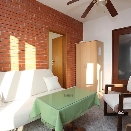 With A Parking Space Kastel Stari, - 16344 Apartamento *